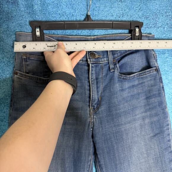 Levi's Jeans Women's Size 30 Blue Denim Mid Rise Slimming Straight - Picture 3 of 16
